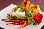 Salatka z dressingiem malinowym.jpg