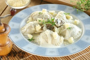 Jawo pierogi z kaszą i grzybami z sosem z bryndzy z parmezanem i szałwią_72dpi