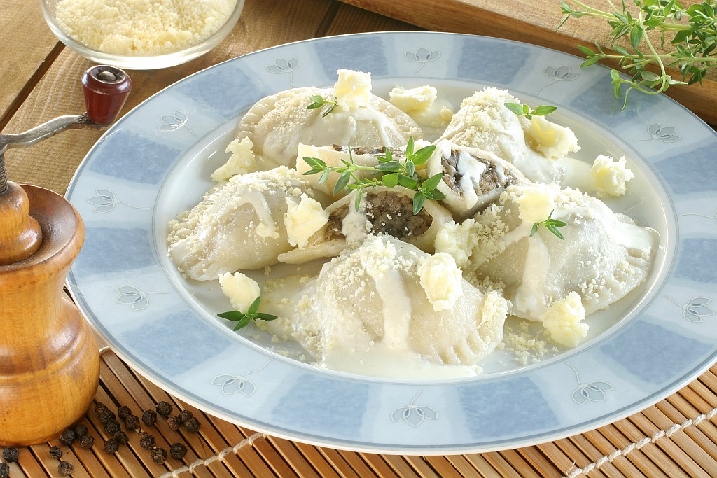 z sosem z bryndzy z parmezanem i szałwią