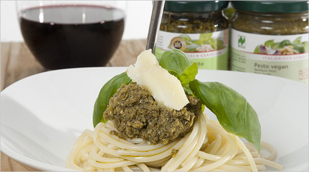 Jak i z czym je się Pesto? Danie plebsu, z powodzeniem podbija europejskie stoły.