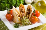 Kebab z sosem czosnkowym 0.jpg Kebab z sosem czosnkowym 0.jpg