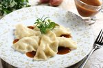 Pierogi ruskie z sosem cebulowym i ziolami 0.JPG Pierogi ruskie z sosem cebulowym i ziolami 0.JPG