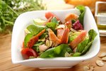 Rabarbarowa-salatka-z-wedzonym-lososiem.jpg Rabarbarowa-salatka-z-wedzonym-lososiem.jpg