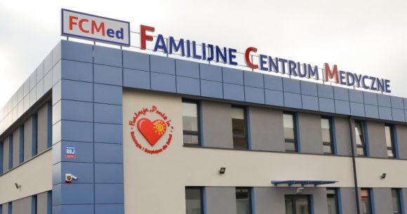 FCMed testuje innowacyjną technologię leczenia schorzeń ręki Zdrowie, LIFESTYLE - ​Dzięki uprzejmości firmy BTL, Familijne Centrum Medyczne Fundacji „Pomóż Im” zyskało możliwość testowania przełomowej technologii w terapii ręki. Przez dwa tygodnie - od 2 do 14 listopada centrum medyczne zaprasza do skorzystania z zabiegów przy użyciu systemu Rapael.