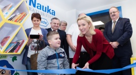 Nauka ratuje życie: Otwarcie edukacyjnej sali podań leków w Rzeszowie Zdrowie, LIFESTYLE - W Klinicznym Szpitalu Wojewódzkim nr 2 im. Św. Jadwigi Królowej w Rzeszowie otwarto edukacyjną salę podań leków, w której mali pacjenci będą mogli korzystać z materiałów poświęconych fascynującym faktom z historii odkryć medycznych.