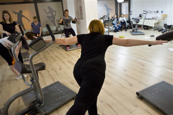 Przejść menopauzę w podskokach Zdrowie, LIFESTYLE - Menopauza wiąże się często z uciążliwymi objawami takimi jak: wybuchy gorąca, nadmierne pocenie, a nawet stany depresyjne.
