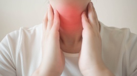 Gluten a choroba Hashimoto Zdrowie, LIFESTYLE - Choroba Hashimoto czyli przewlekłe limfocytarne zapalenie tarczycy należy do najczęstszych schorzeń autoimmunizacyjnych tarczycy i jest główną przyczyną niedoczynności tego gruczołu we wszystkich grupach wiekowych.