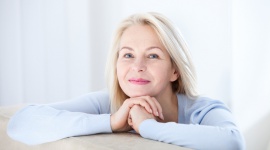 Jak rozpoznać pierwsze objawy menopauzy i jak sobie z nimi radzić