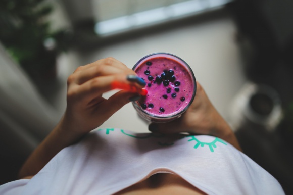 Jak zamienić chwilowy zapał w regularną, zdrową dietę? Zdrowie, LIFESTYLE - Wyrzuty sumienia po weekendowym, tłustym grillu czy zbliżający się sezon plażowy – oto, powody, dla których tuż przed latem zaczynamy myśleć o zdrowym odżywianiu. Dlaczego jednak nie potrafimy dbać o siebie przez cały rok?