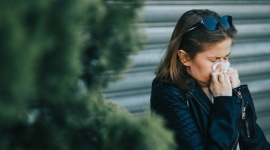 Pandemia uzmysławia, jak ważna jest rola opiekuna w procesie leczenia Zdrowie, LIFESTYLE - "Pandemia COVID-19 unaoczniła, jak ważna jest rola opiekuna. Na chwilę obecną, ze względu na obowiązujące w szpitalach obostrzenia, ich obecność jest niemożliwa lub zminimalizowana, co istotnie wpływa na system opieki nad pacjentem".