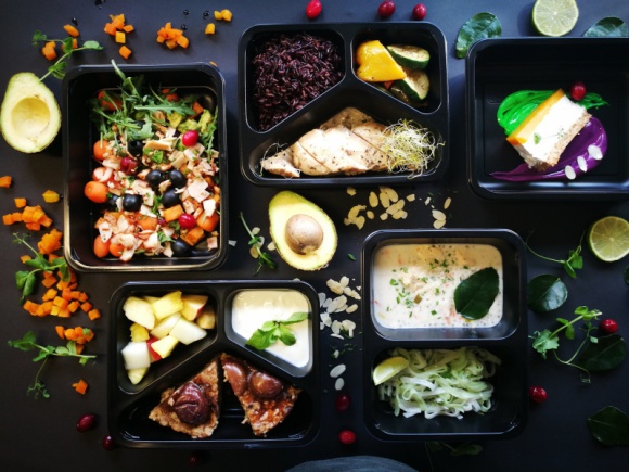 Dlaczego dieta dla seniora powinna na stałe zagościć w grafiku naszych bliskich? Zdrowie, LIFESTYLE - Obniżony metabolizm, osłabienie organizmu, ryzyko schorzeń i niedoborów — głównie z tymi wyzwaniami każdego dnia mierzą się seniorzy, którzy bardzo często nie mogą sobie pozwolić na zbilansowaną dietę.