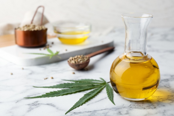 Moc natury na talerzu - konopne przepisy na jesień Zdrowie, LIFESTYLE - Przepis na idealny jesienny wieczór? Koc, ulubiona książka lub serial i… pyszna przekąska albo gorący napój. Smakołyk dodający energii, a może deser na poprawę nastroju?